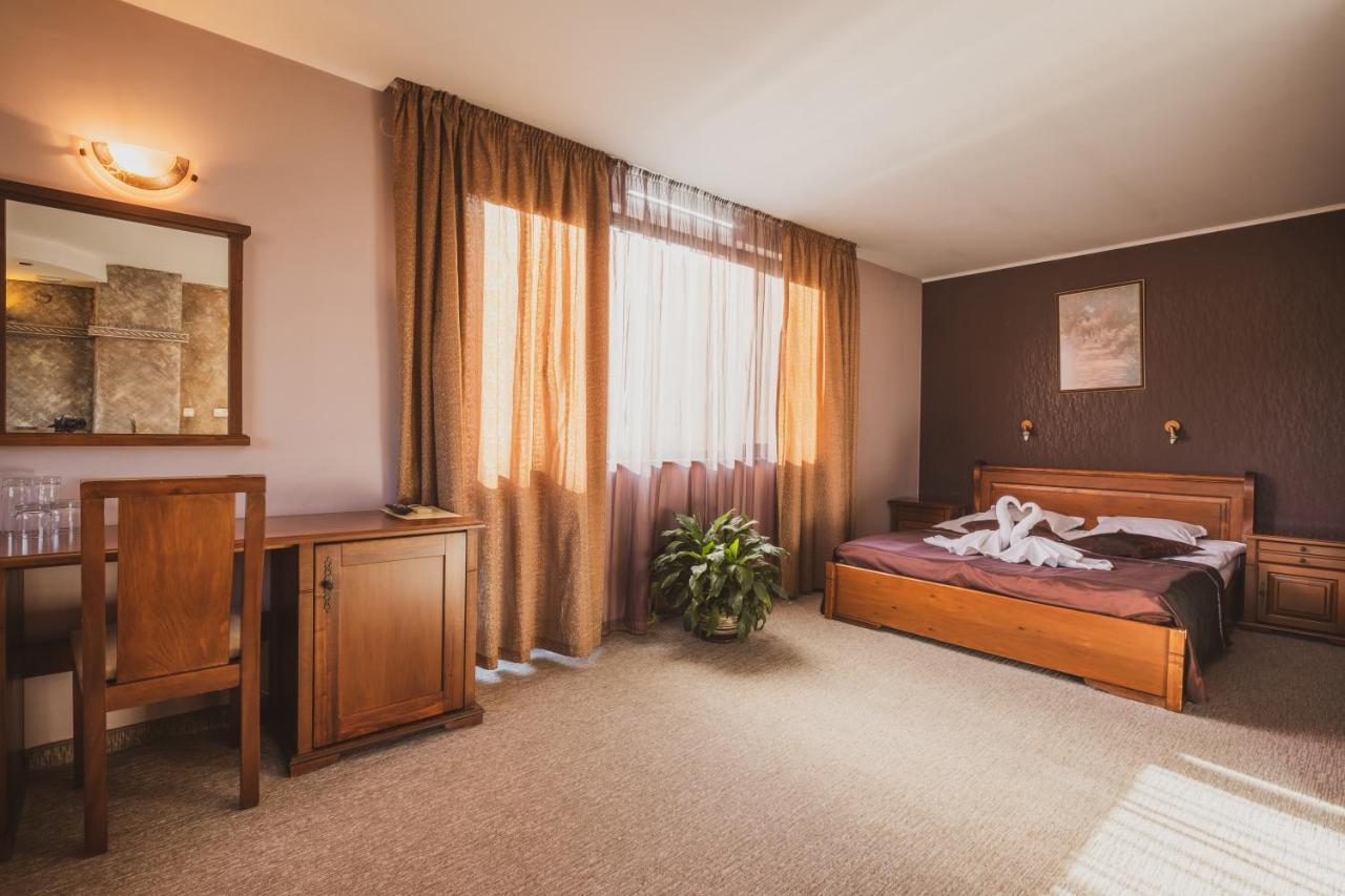 Хотел Том И Нези Класик Velingrad Buitenkant foto